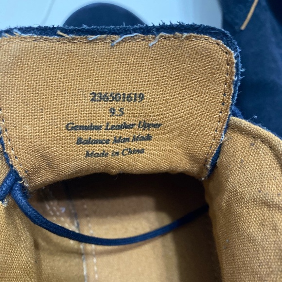 Men's Navy Suede Chukka Boots - Picture 4 of 4